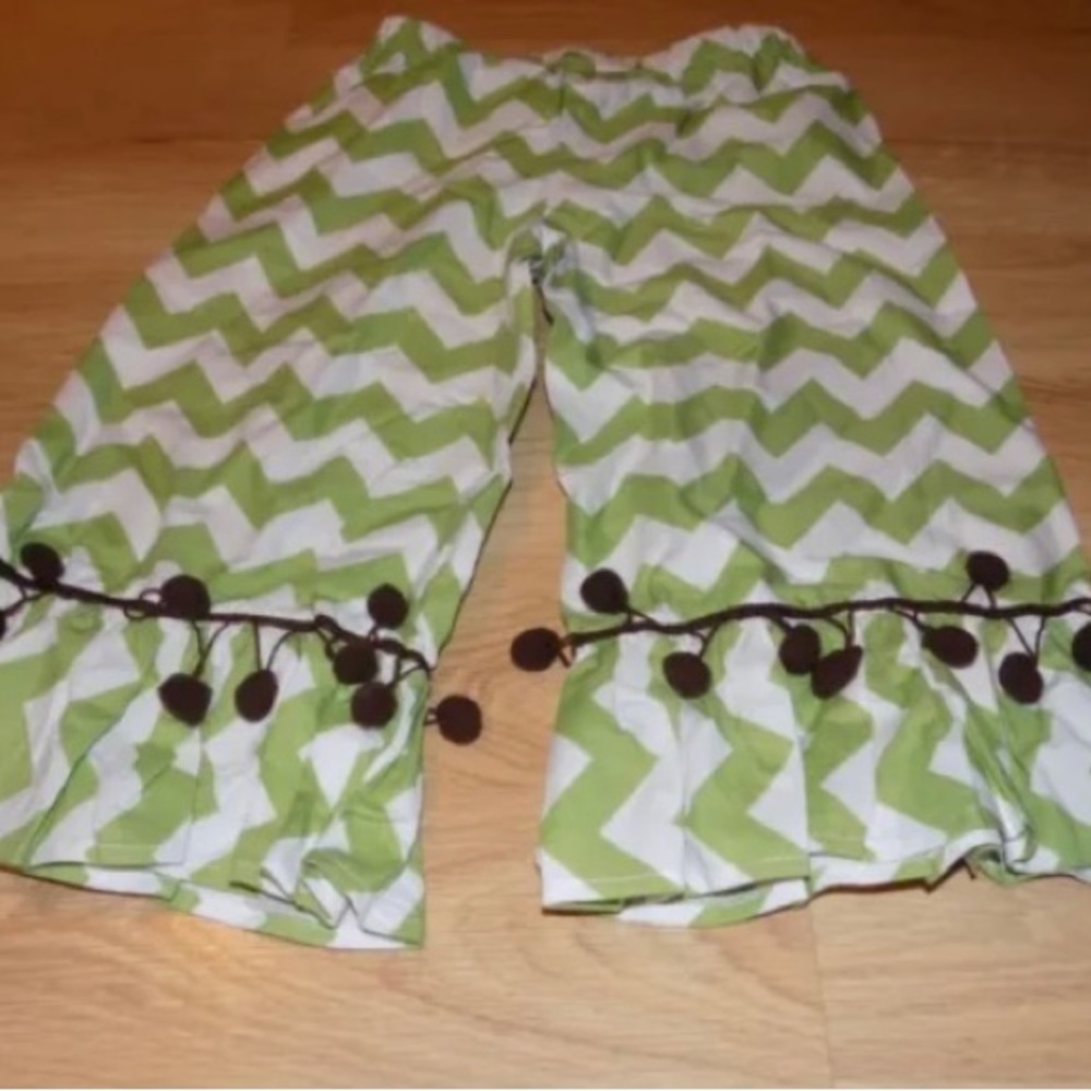 Girl's Size 7 Sweet Chic-A-Dee Green White Chevron Print Culottes Cropped Pants